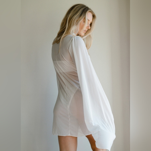 Londre The Airy Mesh Dress in Flat White - Picture 2 of 6